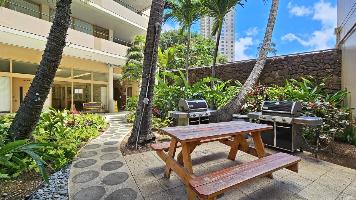 Townhouse for rent at Moana Vista, 1720 Ala Moana Blvd #1009A, Honolulu, HI 96815