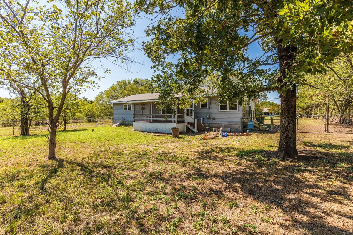 House for rent at 910 N Magnolia Ave, Hubbard, TX 76648