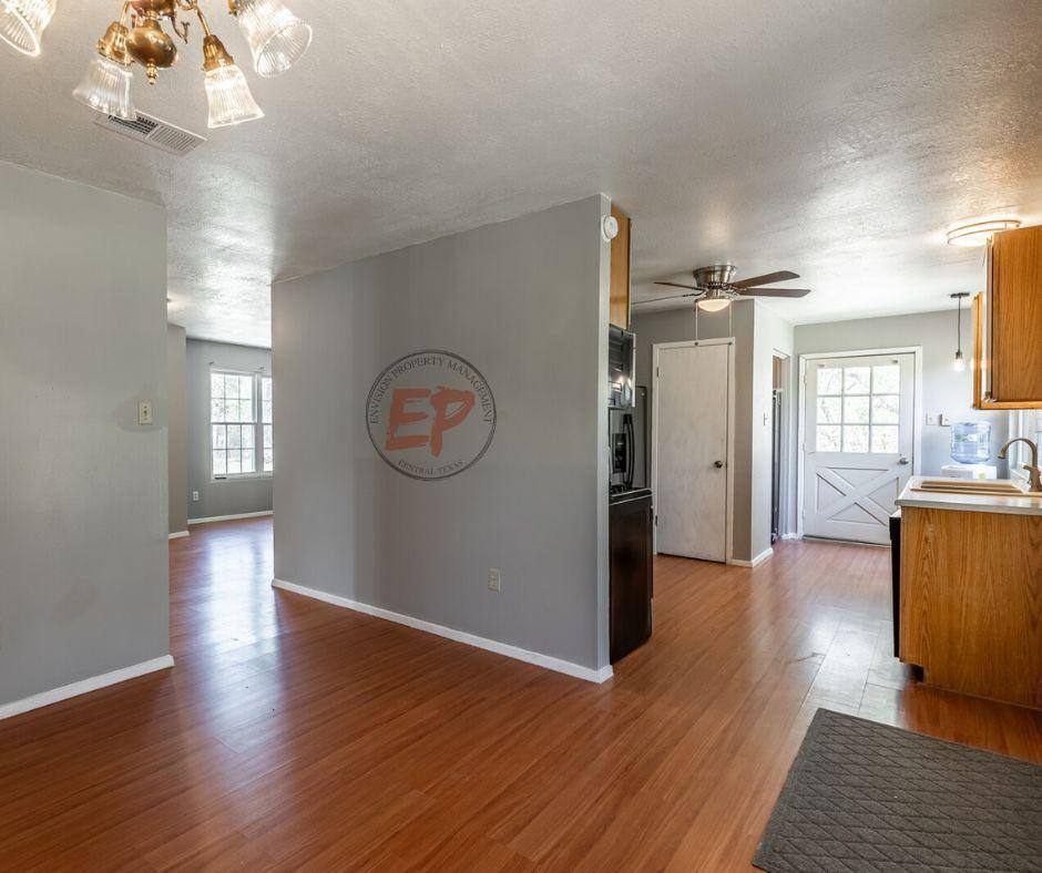 House for rent at 910 N Magnolia Ave, Hubbard, TX 76648