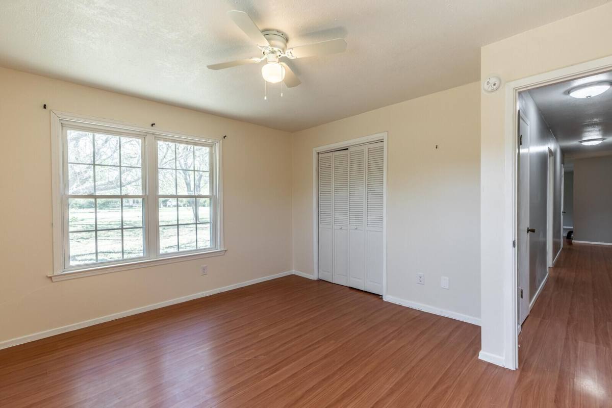 House for rent at 910 N Magnolia Ave, Hubbard, TX 76648