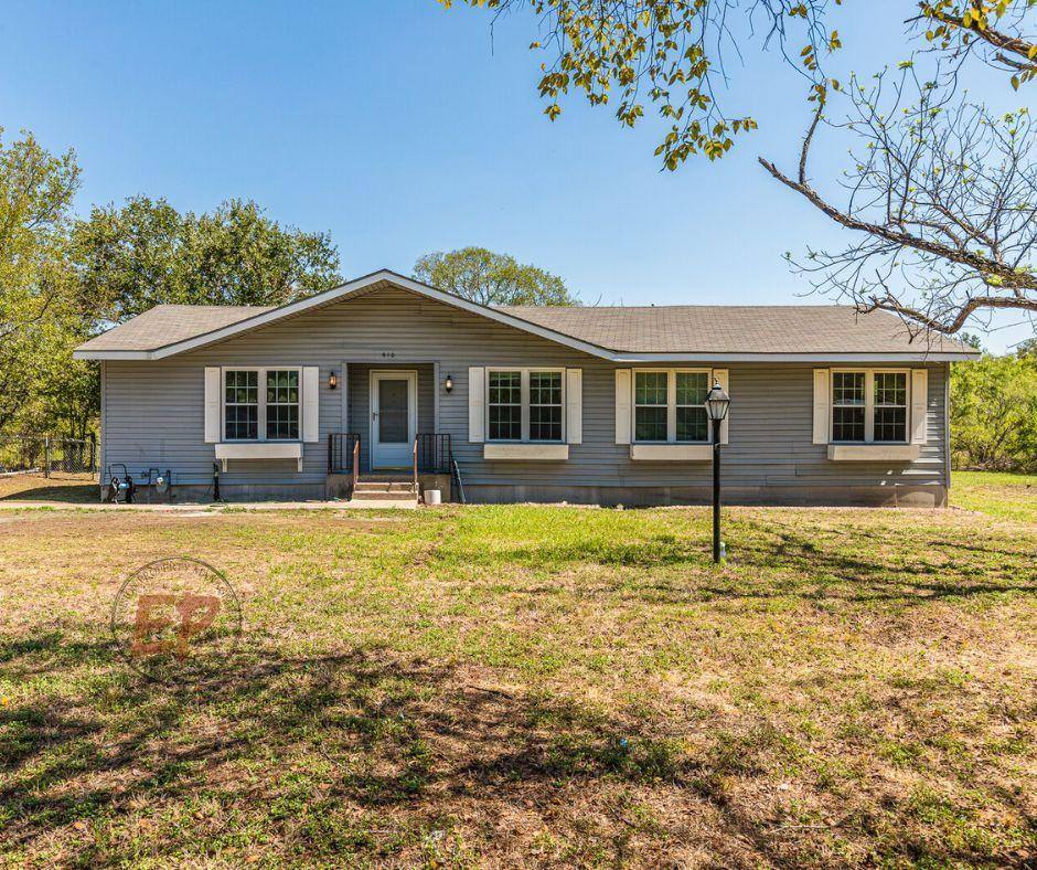 House for rent at 910 N Magnolia Ave, Hubbard, TX 76648