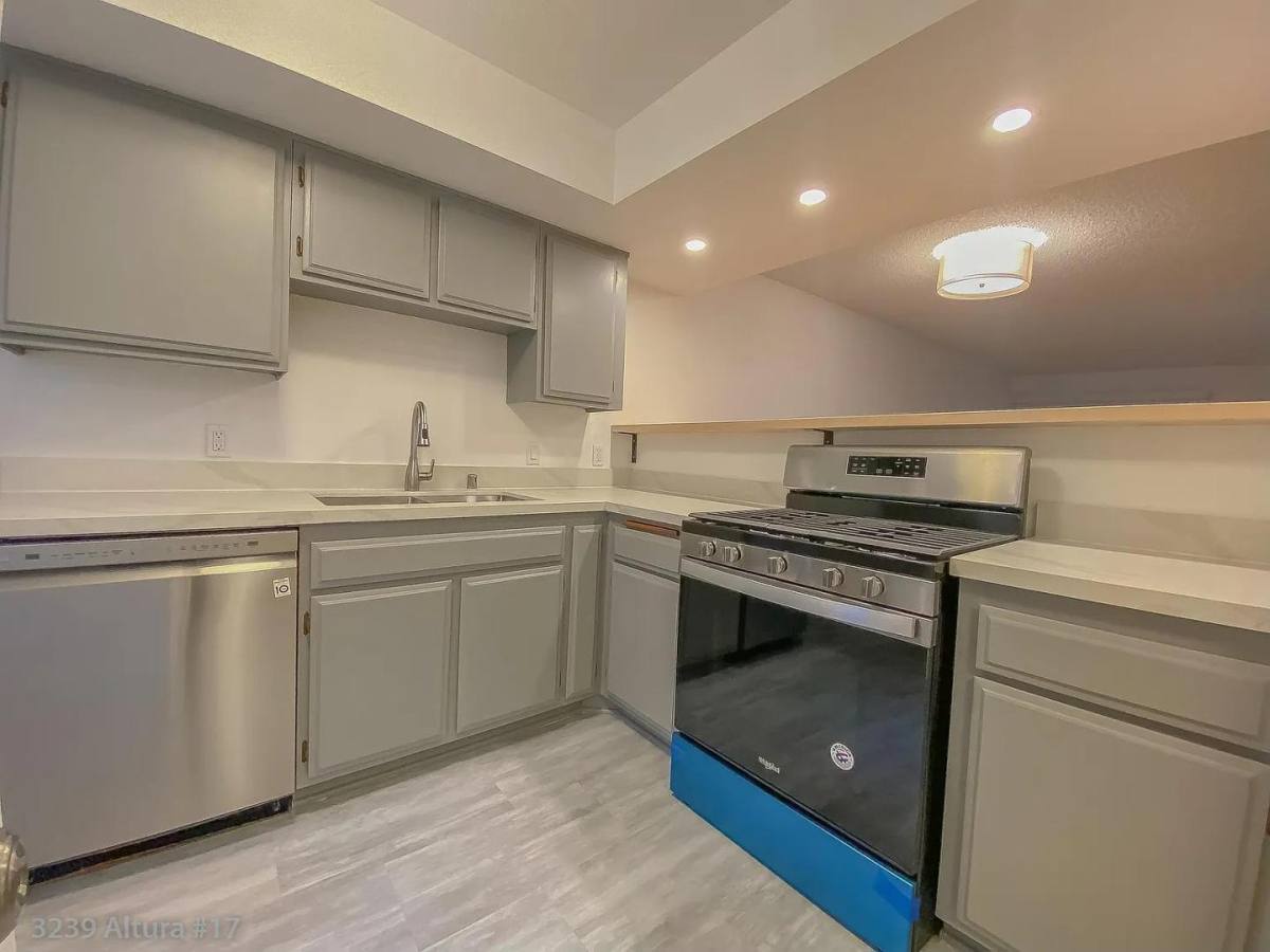 Apartment for rent at 3239 Altura Ave, La Crescenta, CA 91214