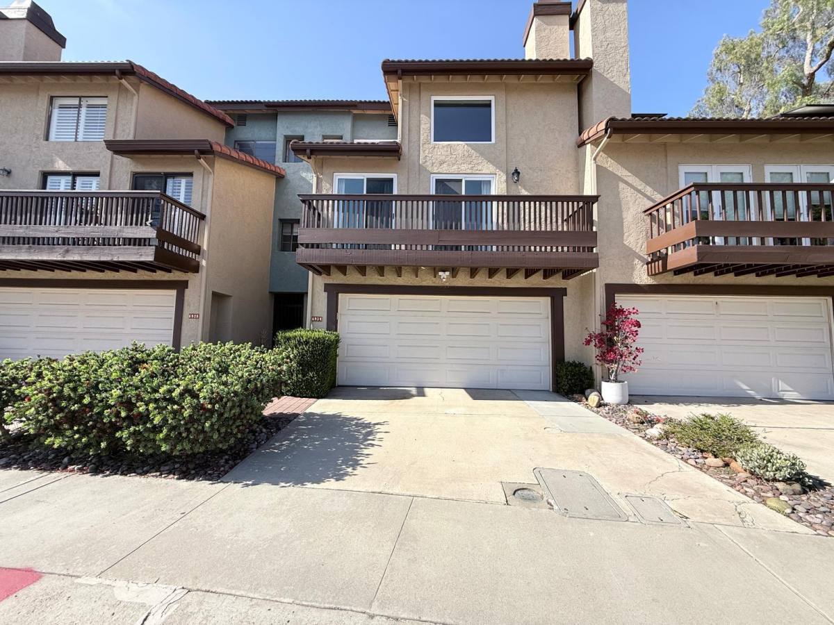 Townhouse for rent at Fashion Hills, 6934 Camino Degrazia, San Diego, CA 92111
