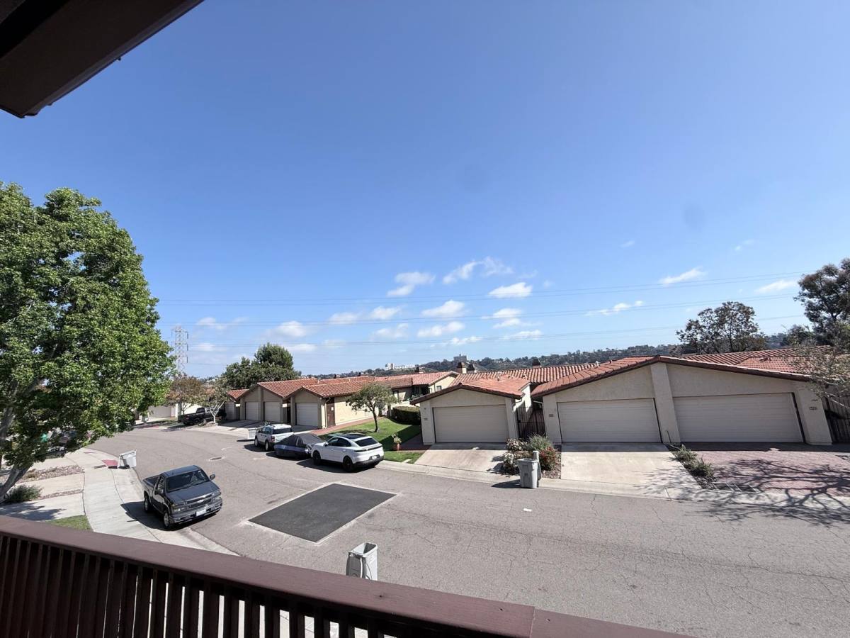 Townhouse for rent at Fashion Hills, 6934 Camino Degrazia, San Diego, CA 92111