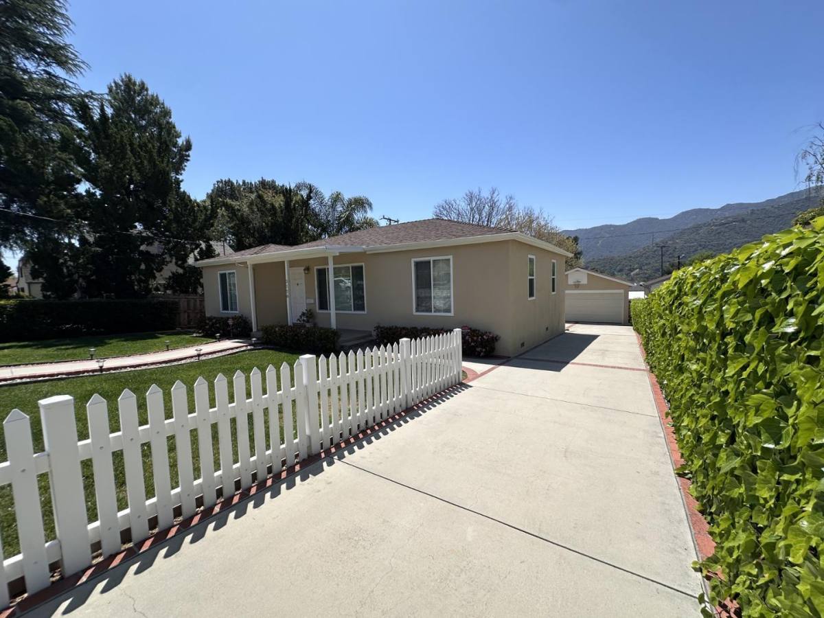 House for rent at 3128 Altura Ave, La Crescenta, CA 91214