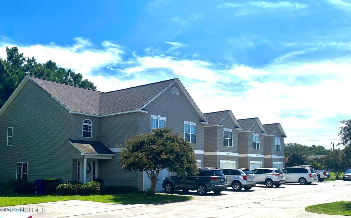 Townhouse for rent at 2100 Mayberry Loop Rd #B, Morehead City, NC 28557