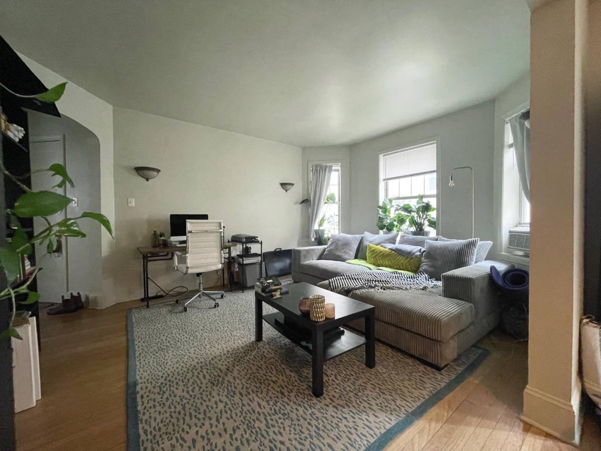 Apartment for rent at 1423 W Farwell Ave, Chicago, IL 60626