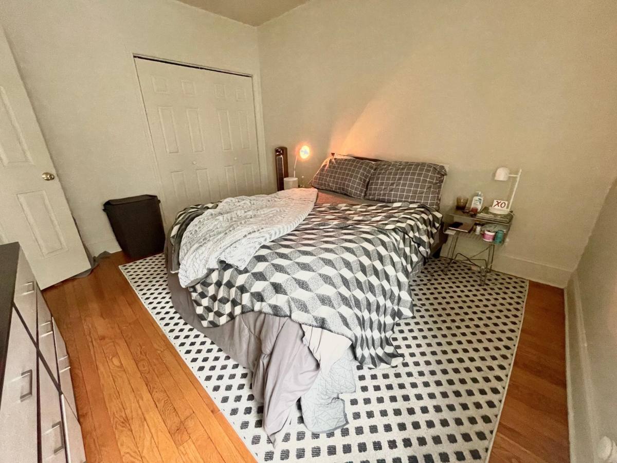Apartment for rent at 1423 W Farwell Ave, Chicago, IL 60626