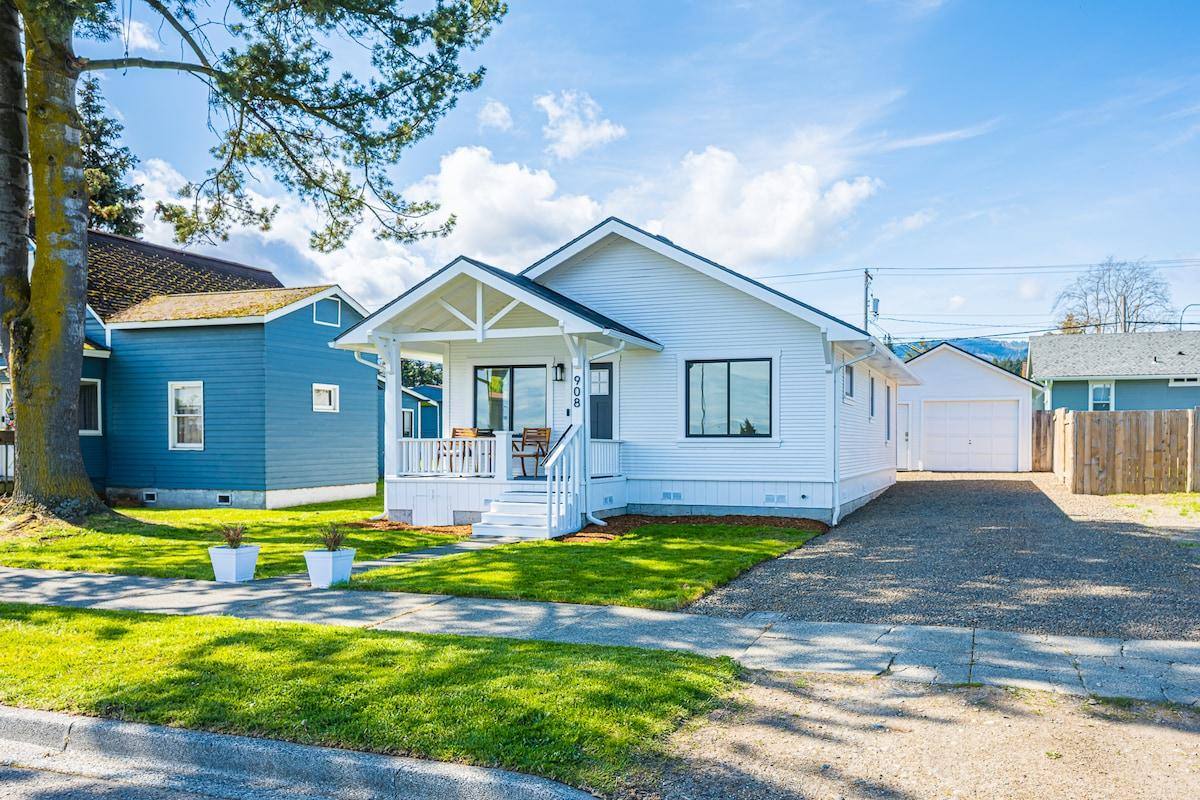House for rent at 908 E 4th St, Port Angeles, WA 98362