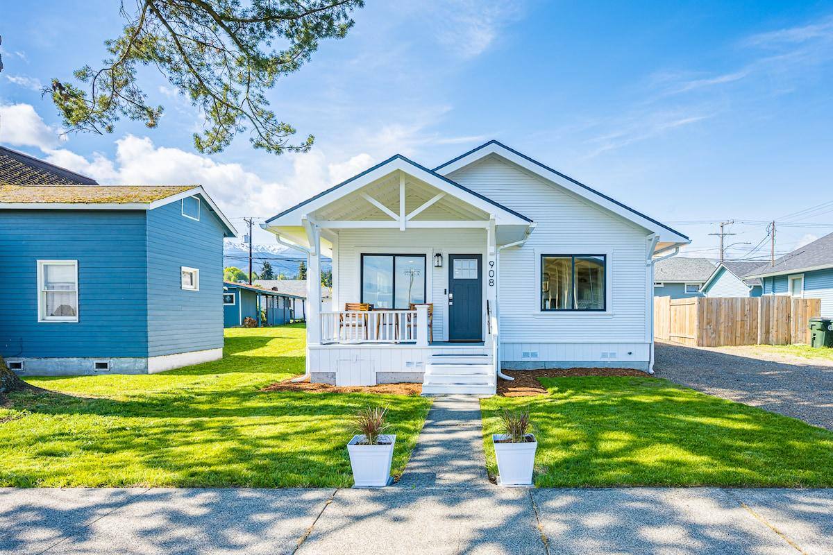 House for rent at 908 E 4th St, Port Angeles, WA 98362