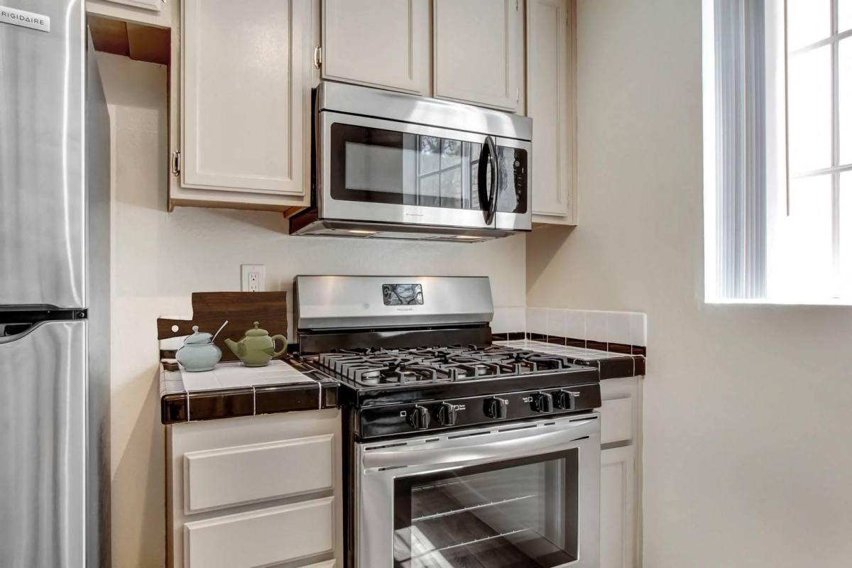 Apartment for rent at 310 South Swall Drive, 310 S Swall Dr #303, Los Angeles, CA 90048