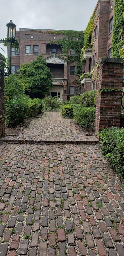 Condo for rent at 5720 S Kenwood Ave #1, Chicago, IL 60637