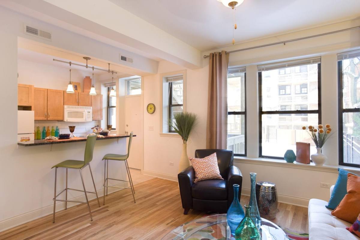 Apartment for rent at 5301 S Maryland Ave #101, Chicago, IL 60615
