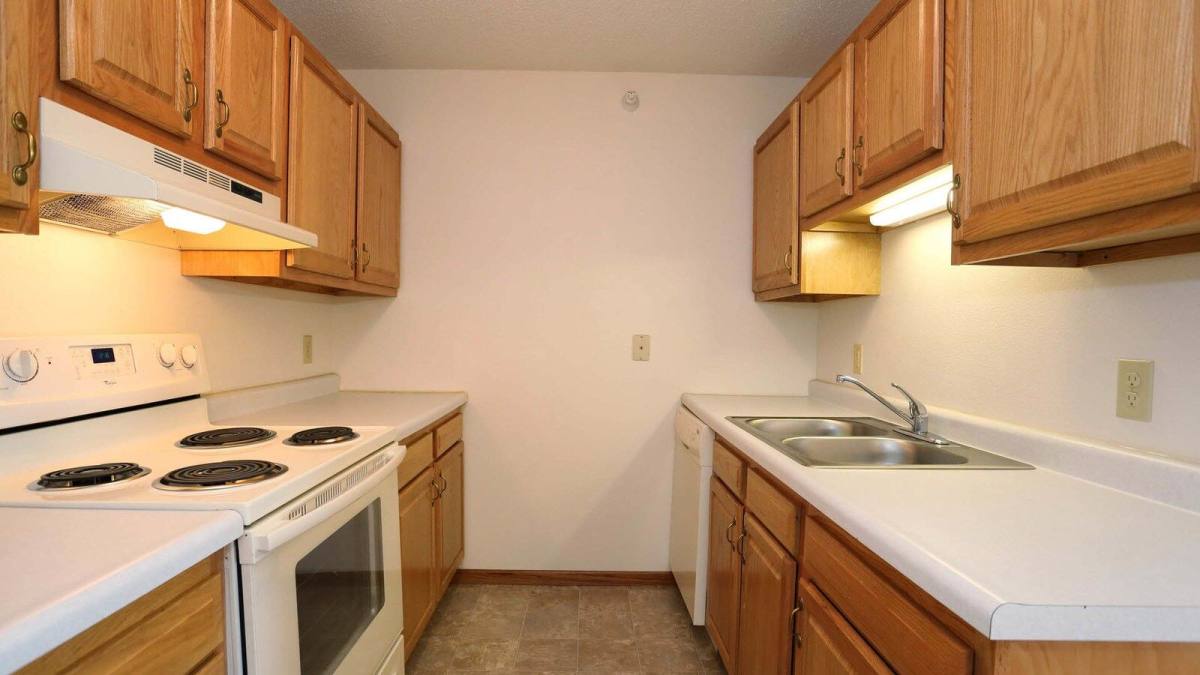 Apartment for rent at Mill Pond, 525 4th St SW, Forest Lake, MN 55025