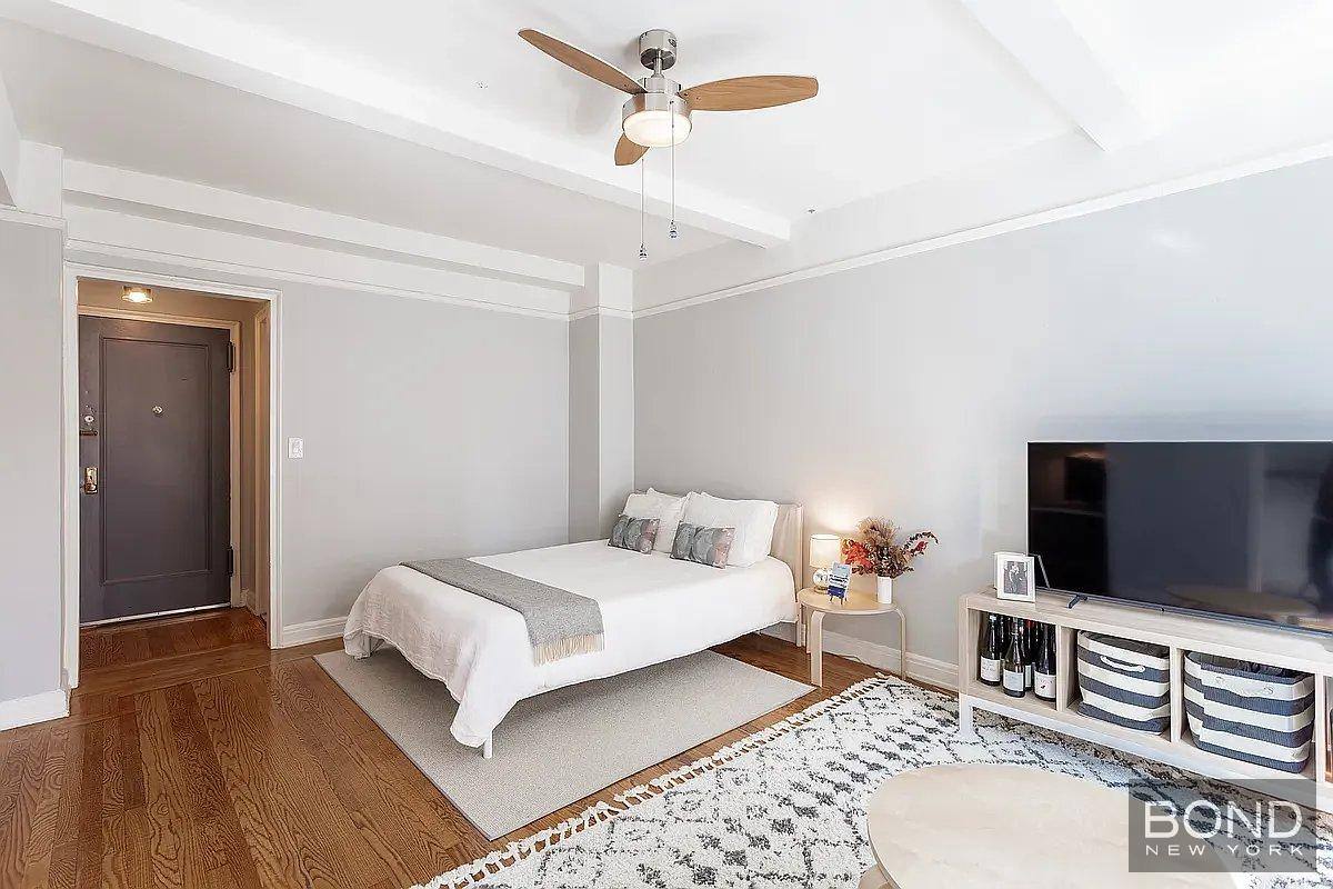 Apartment for rent at 201 W 16th St #8G, New York, NY 10011