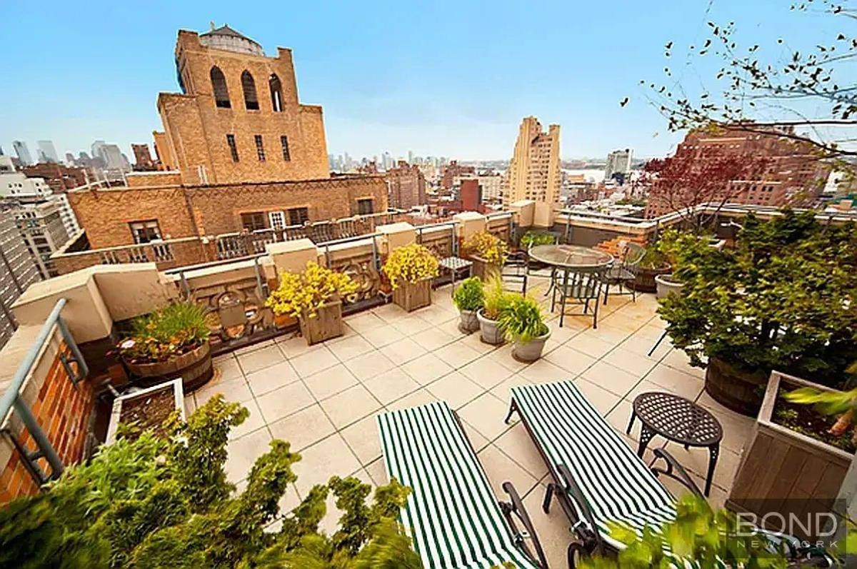 Apartment for rent at 201 W 16th St #8G, New York, NY 10011
