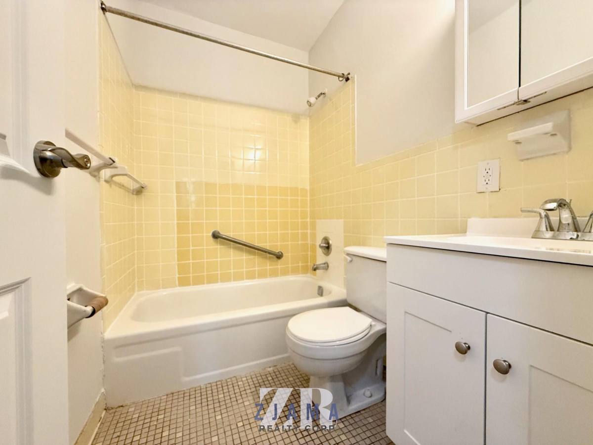 Apartment for rent at 152 Parkside Ave #4H, Brooklyn, NY 11226