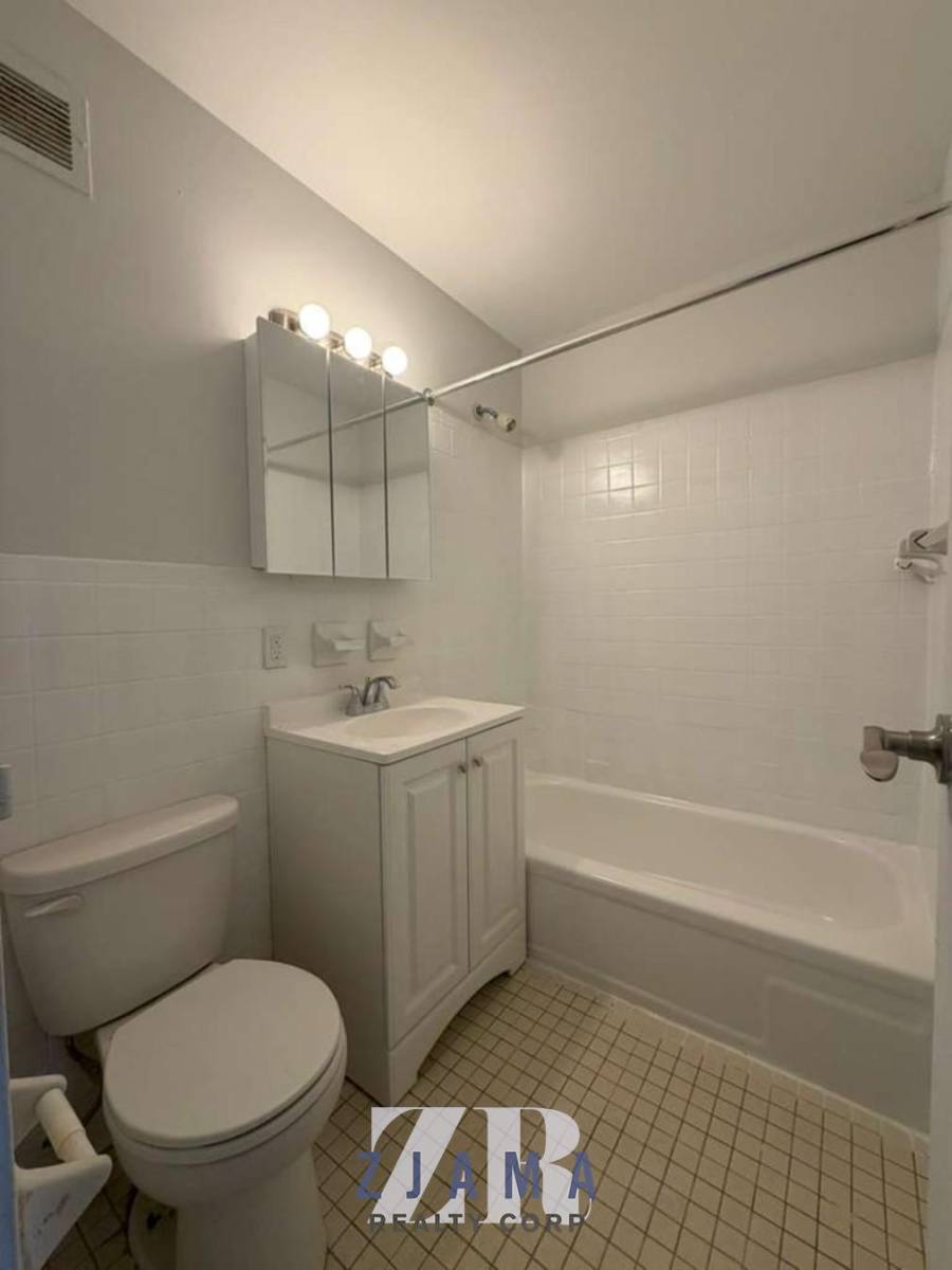 Apartment for rent at 148 Parkside Ave #4E, Brooklyn, NY 11226