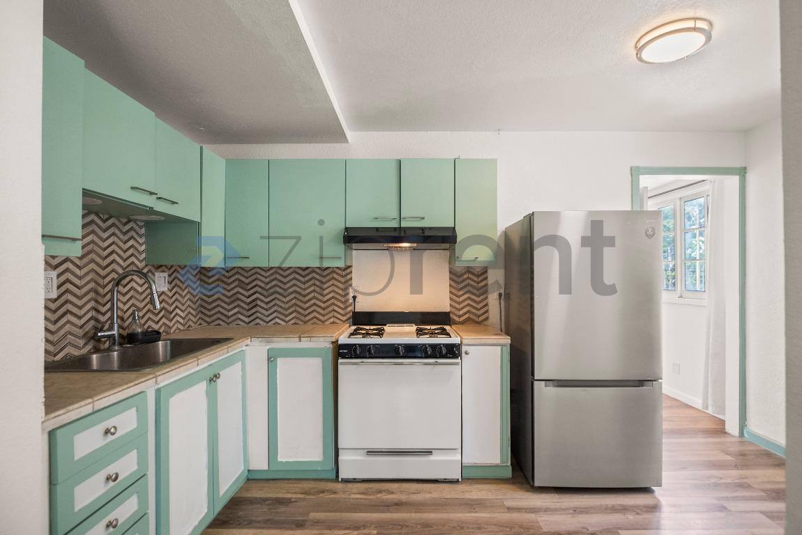 Apartment for rent at 160 E Reed St #3, San Jose, CA 95112