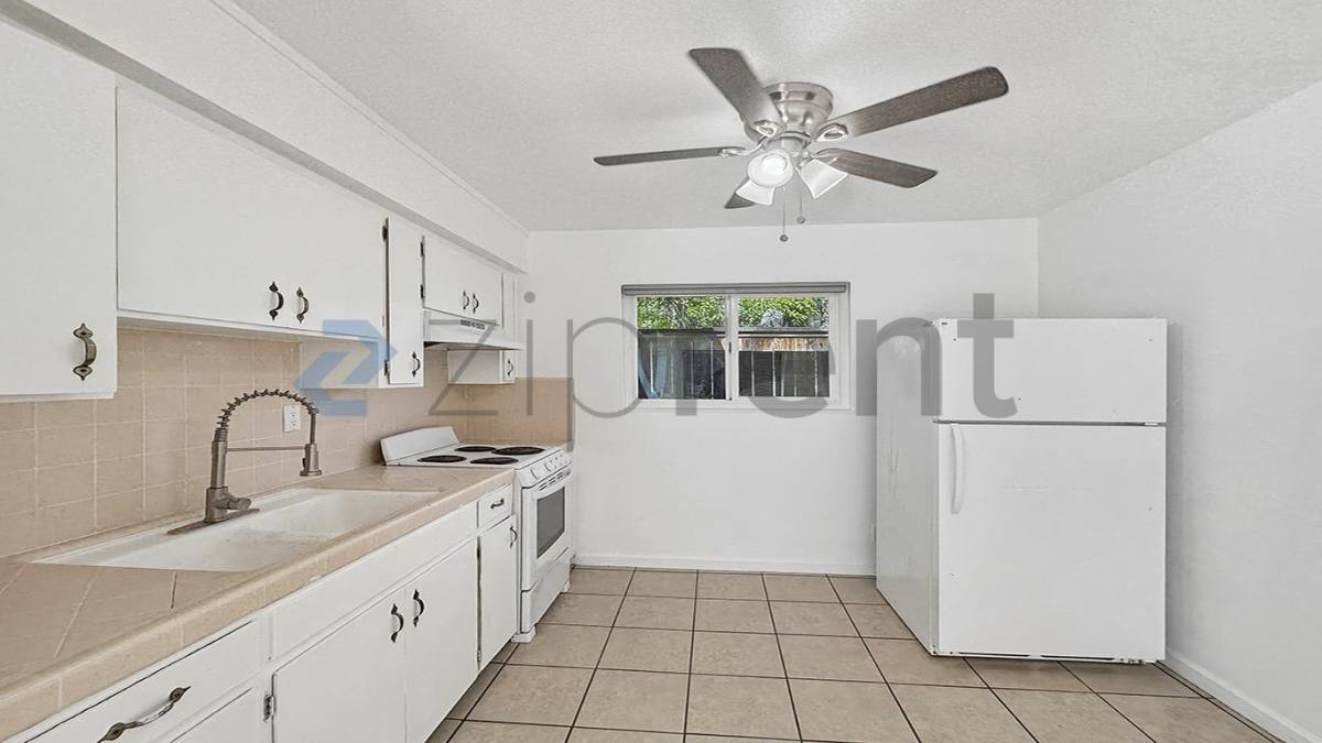 Apartment for rent at 132 W 18th St #2, Merced, CA 95340