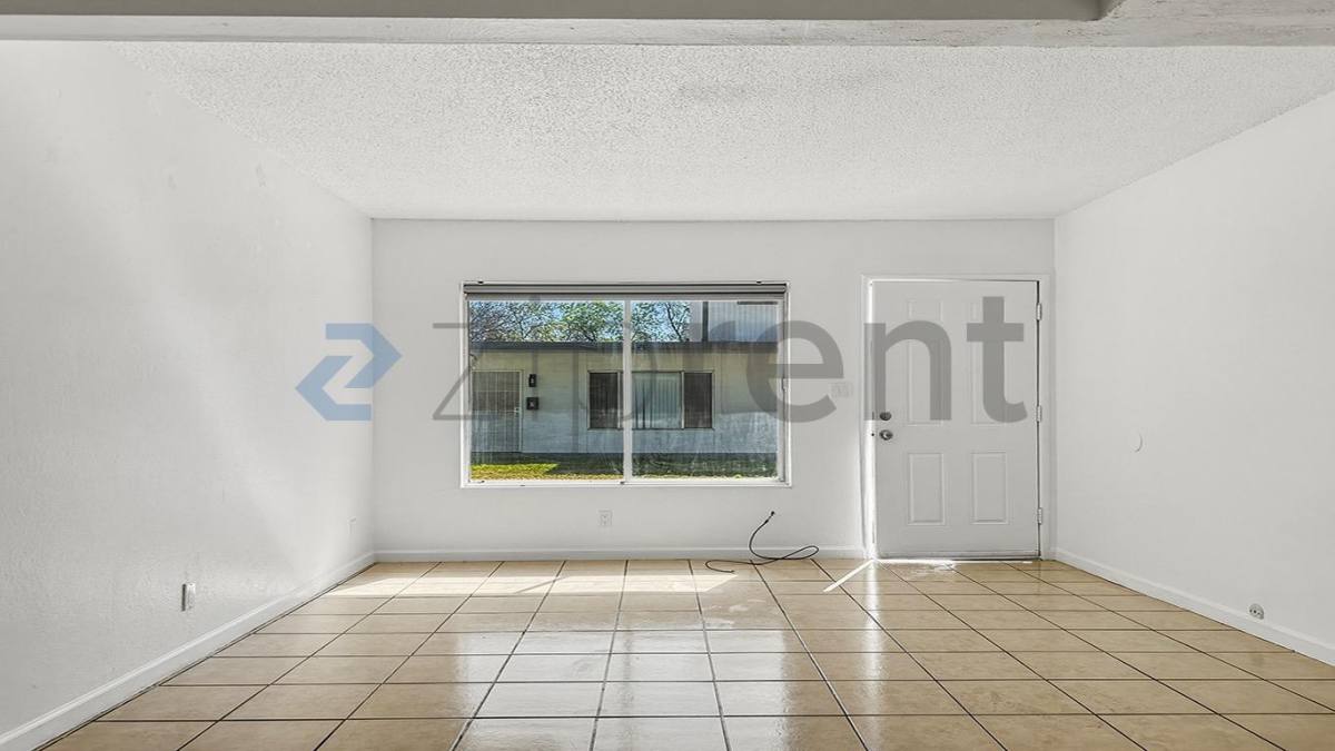 Apartment for rent at 132 W 18th St #2, Merced, CA 95340