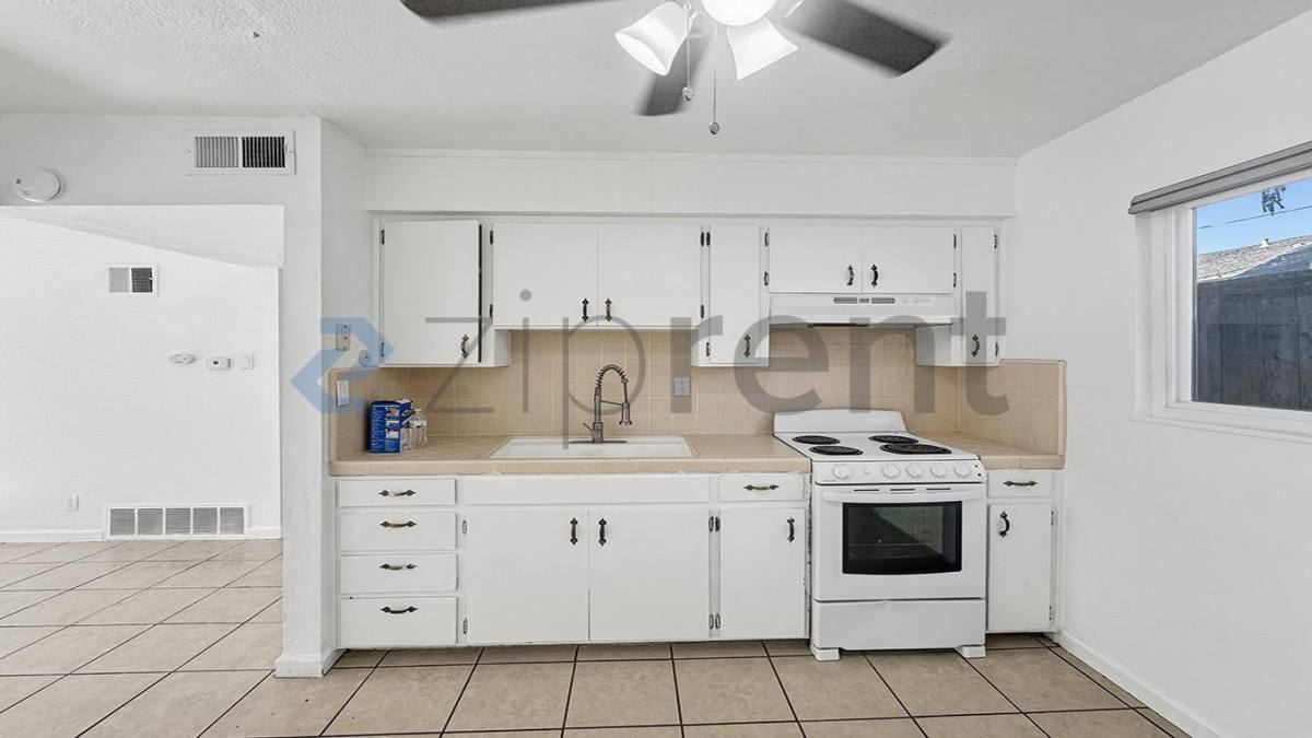 Apartment for rent at 132 W 18th St #2, Merced, CA 95340