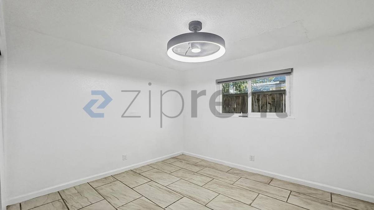 Apartment for rent at 132 W 18th St #2, Merced, CA 95340