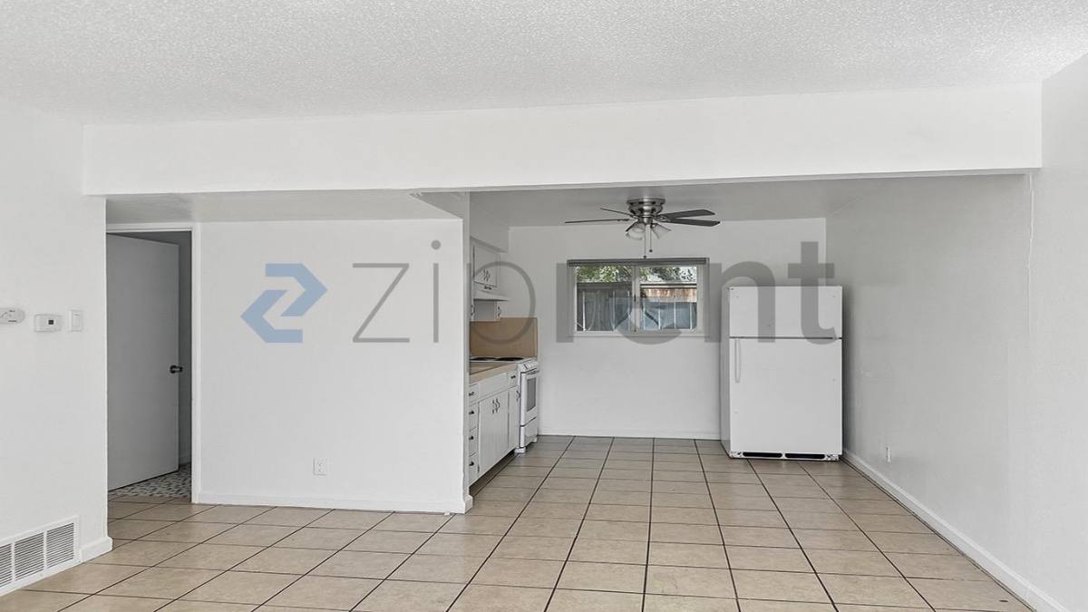 Apartment for rent at 132 W 18th St #2, Merced, CA 95340