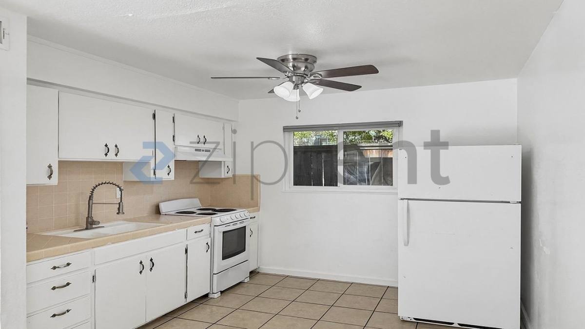 Apartment for rent at 132 W 18th St #2, Merced, CA 95340