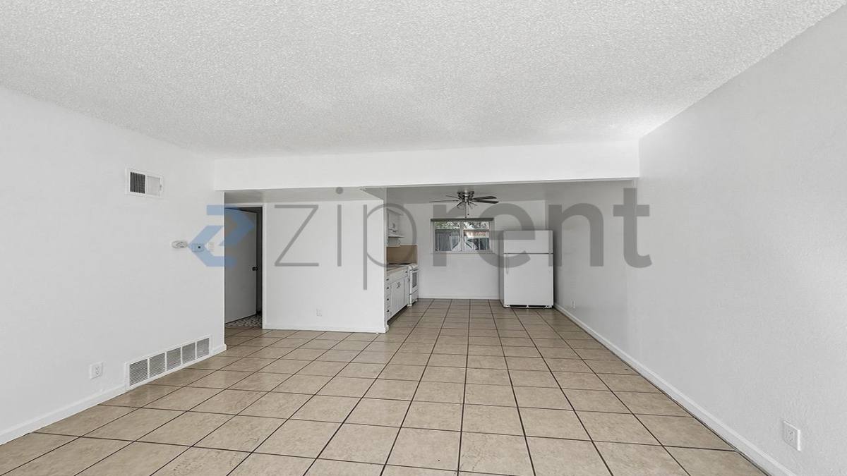 Apartment for rent at 132 W 18th St #2, Merced, CA 95340