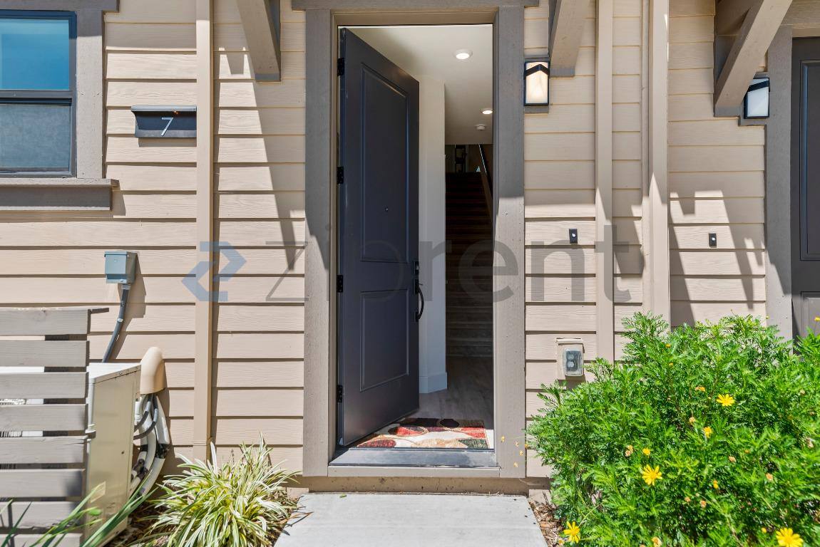 Townhouse for rent at 932 Noble Fir Terrace #7, Sunnyvale, CA 94086