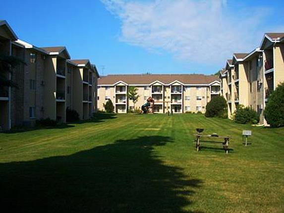Apartment for rent at 913 6th Ave NE, Buffalo, MN 55313