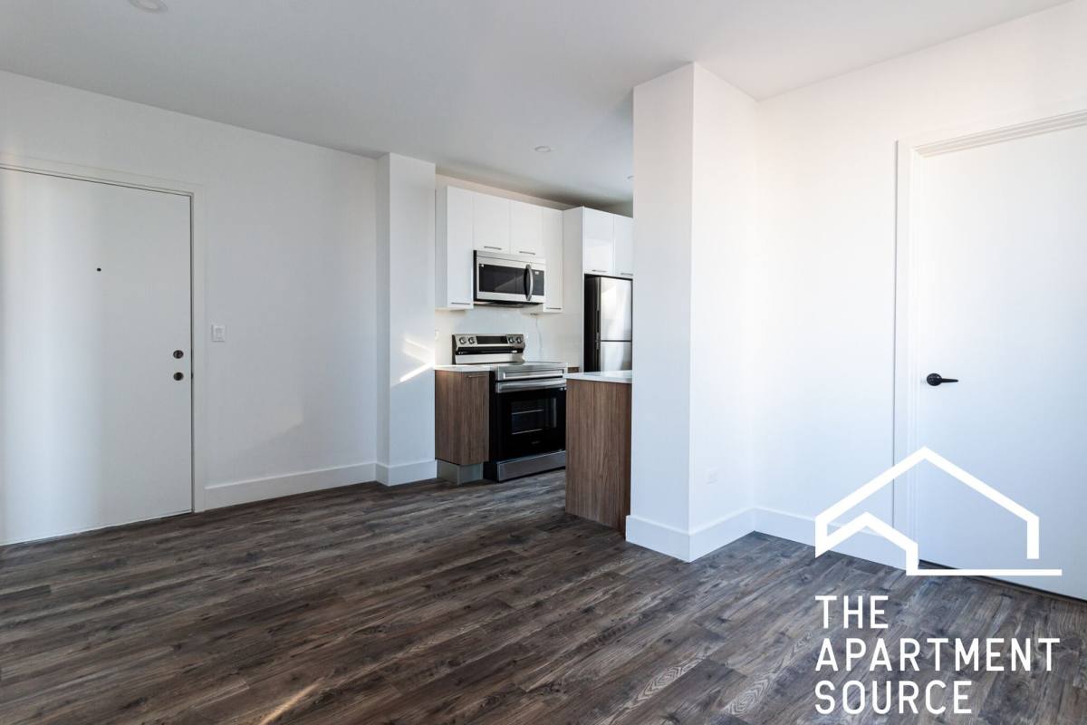 Apartment for rent at 941 W Carmen Ave, Chicago, IL 60640
