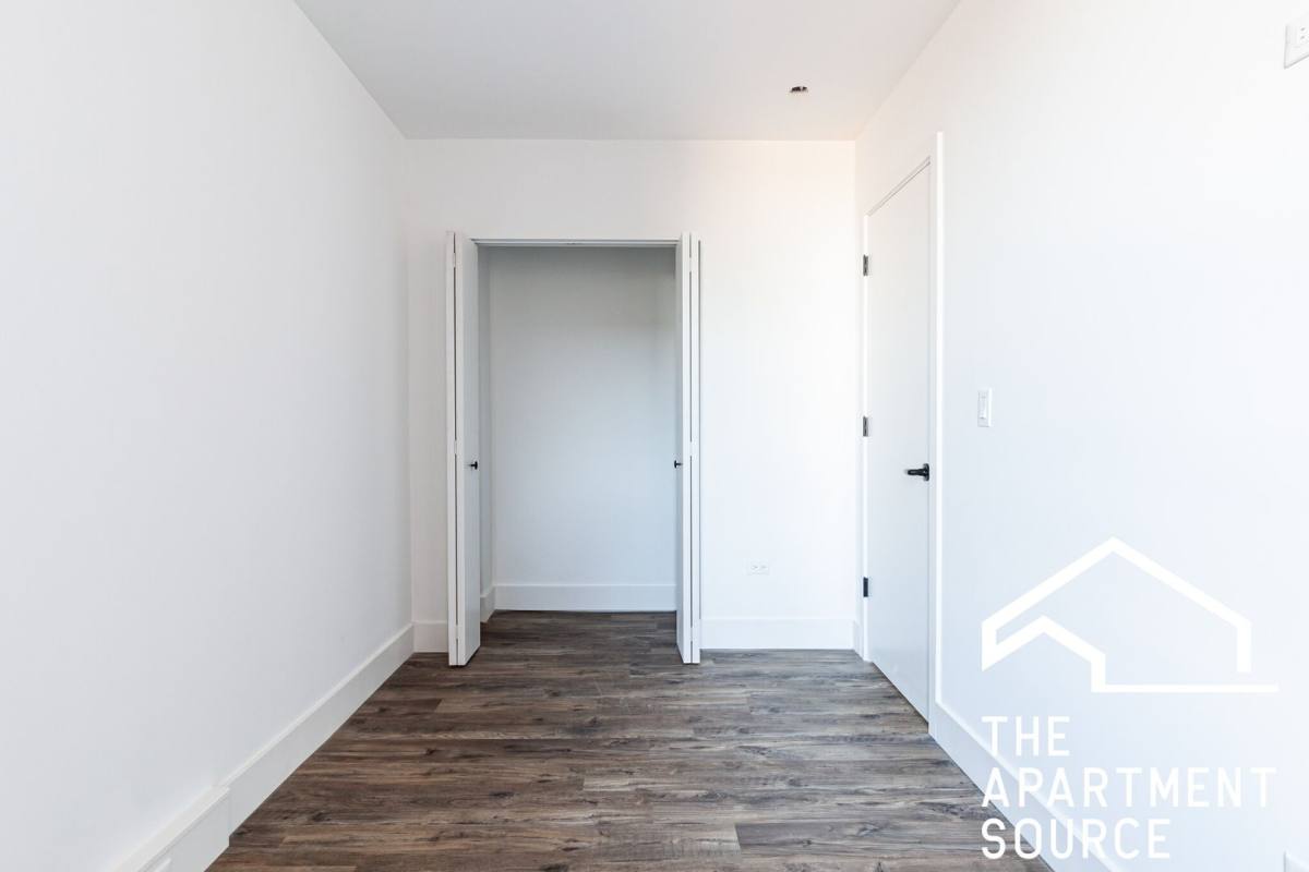 Apartment for rent at 941 W Carmen Ave, Chicago, IL 60640