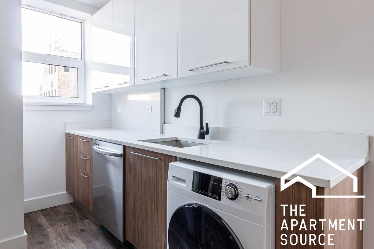 Apartment for rent at 941 W Carmen Ave, Chicago, IL 60640