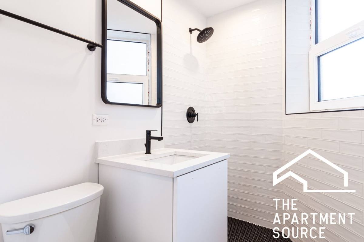 Apartment for rent at 941 W Carmen Ave, Chicago, IL 60640