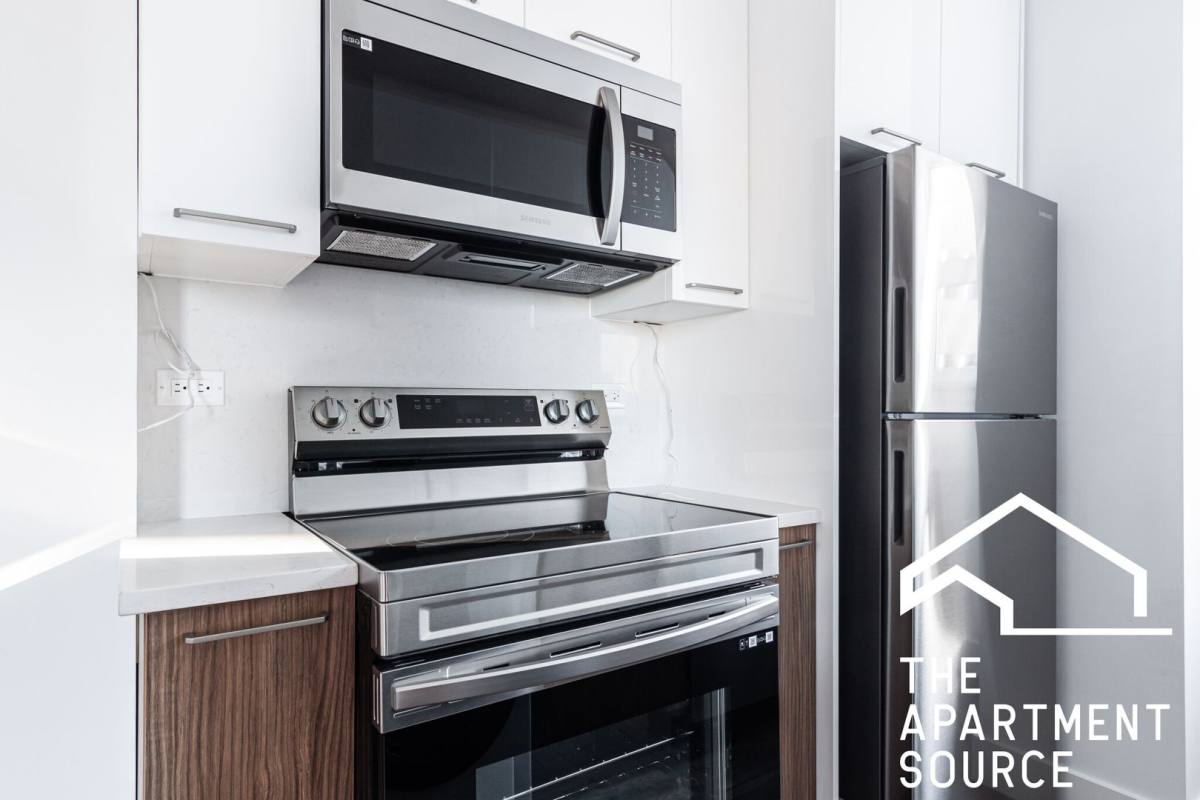 Apartment for rent at 941 W Carmen Ave, Chicago, IL 60640