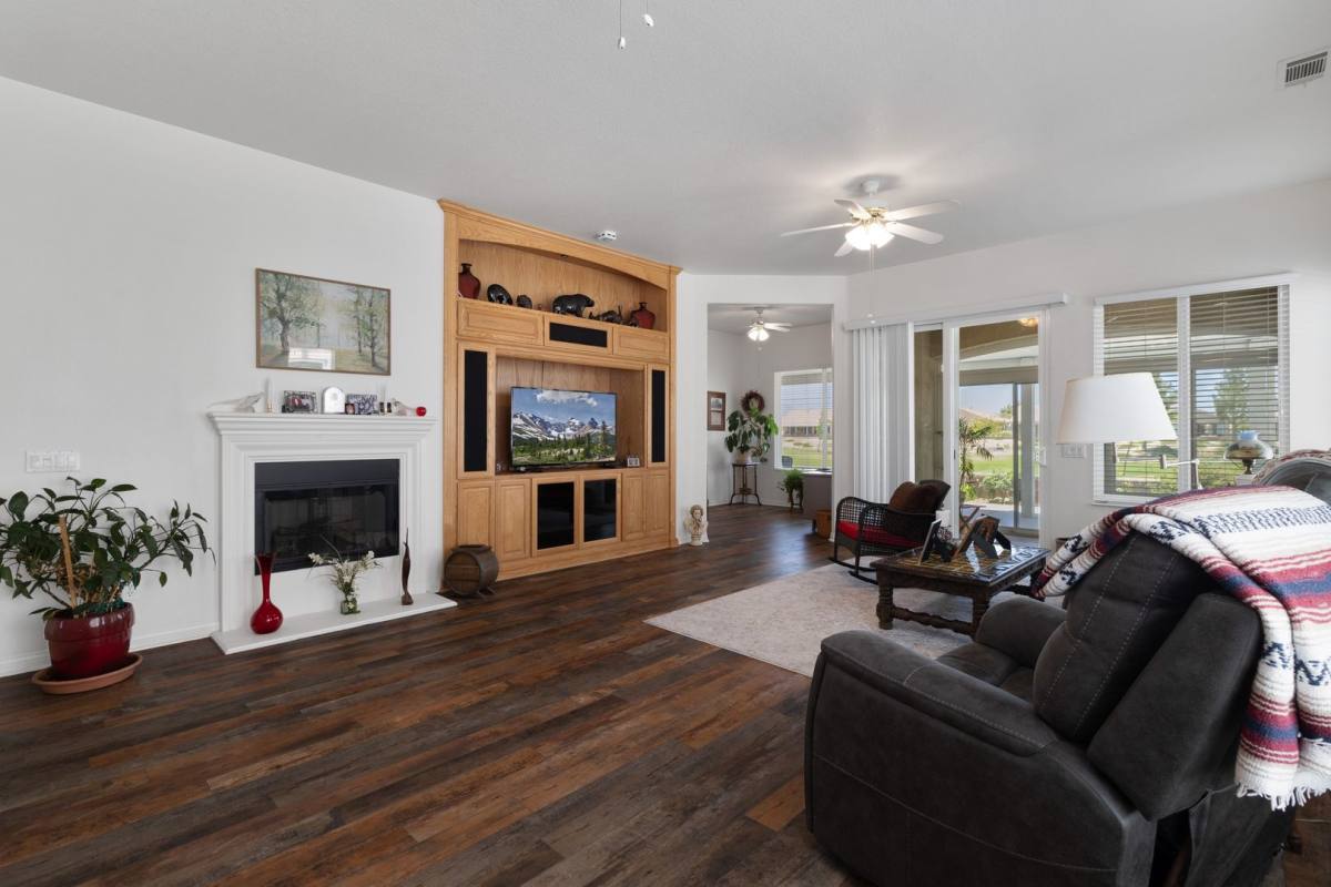 House for rent at 10416 Wilmington Lane, Apple Valley, CA 92308