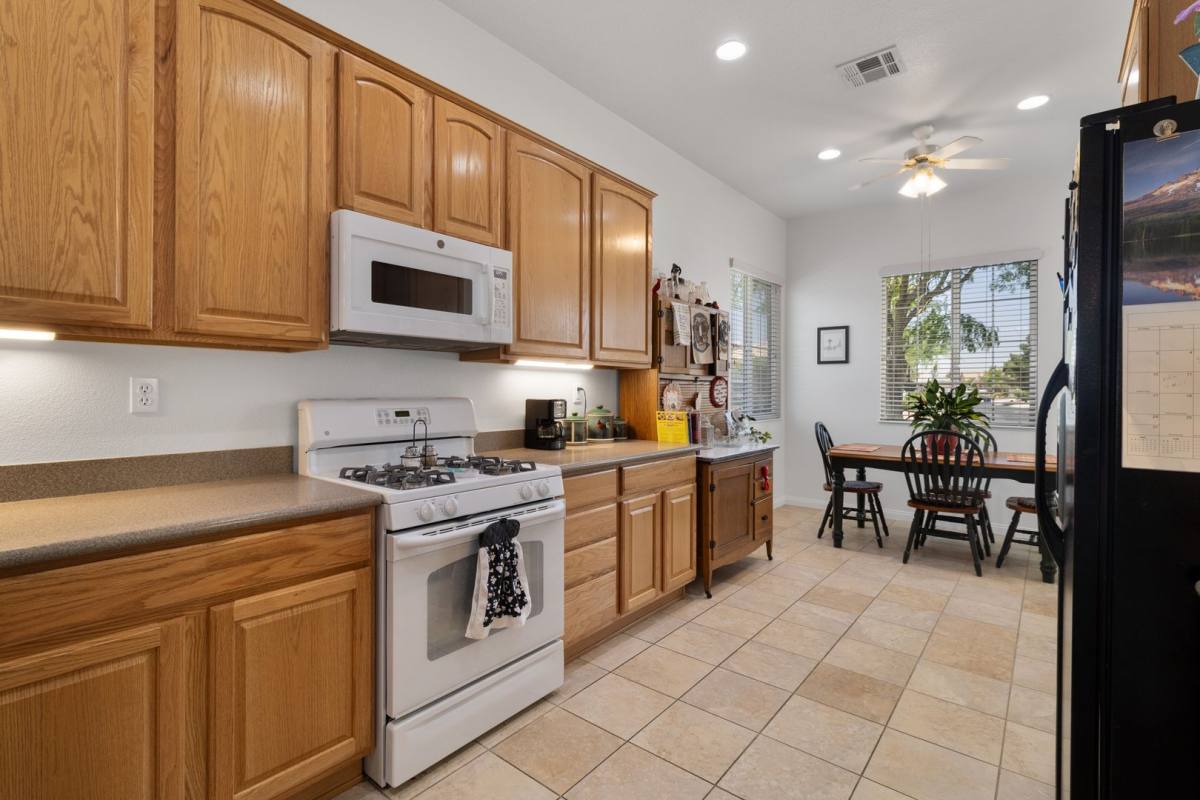 House for rent at 10416 Wilmington Lane, Apple Valley, CA 92308