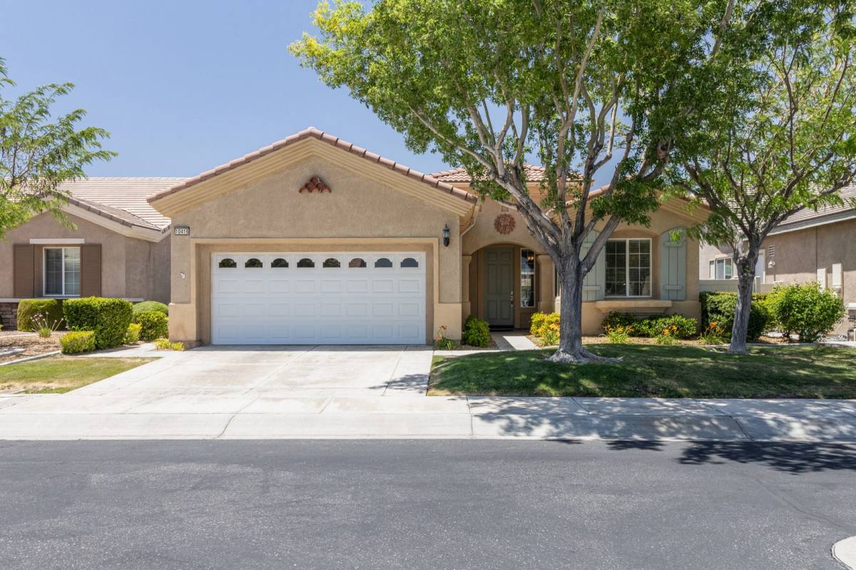 House for rent at 10416 Wilmington Lane, Apple Valley, CA 92308