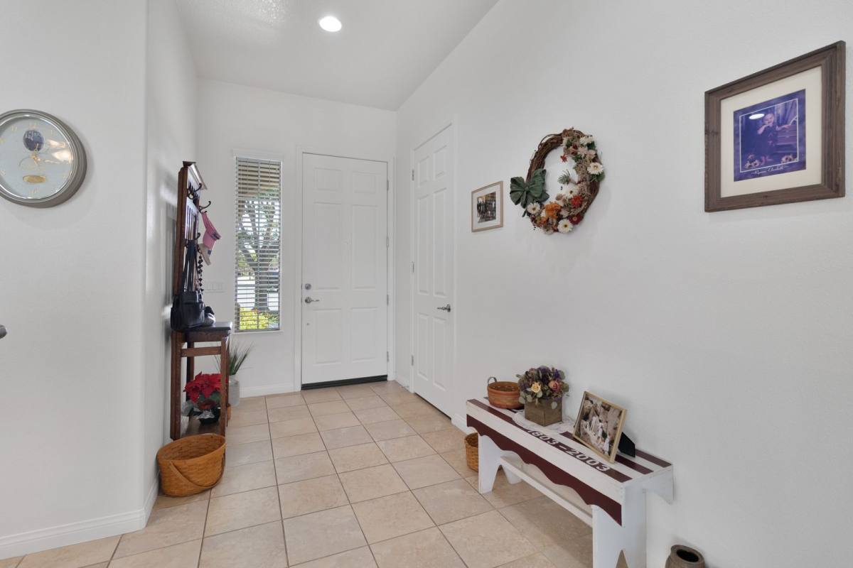 House for rent at 10416 Wilmington Lane, Apple Valley, CA 92308