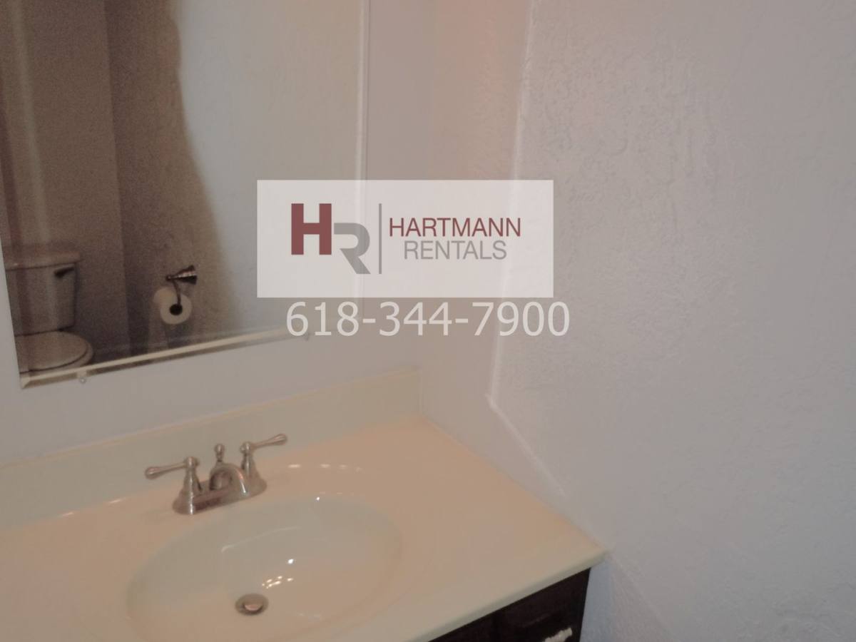 Apartment for rent at 1811-1817 Parkview, Highland, IL 62249