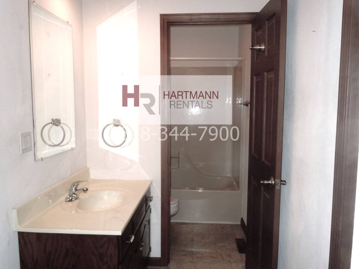 Apartment for rent at 1811-1817 Parkview, Highland, IL 62249