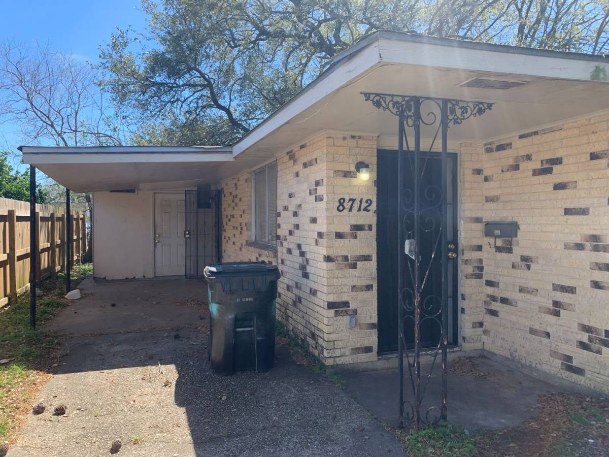 Apartment for rent at 8710-12 Dinkins St, New Orleans, LA 70127