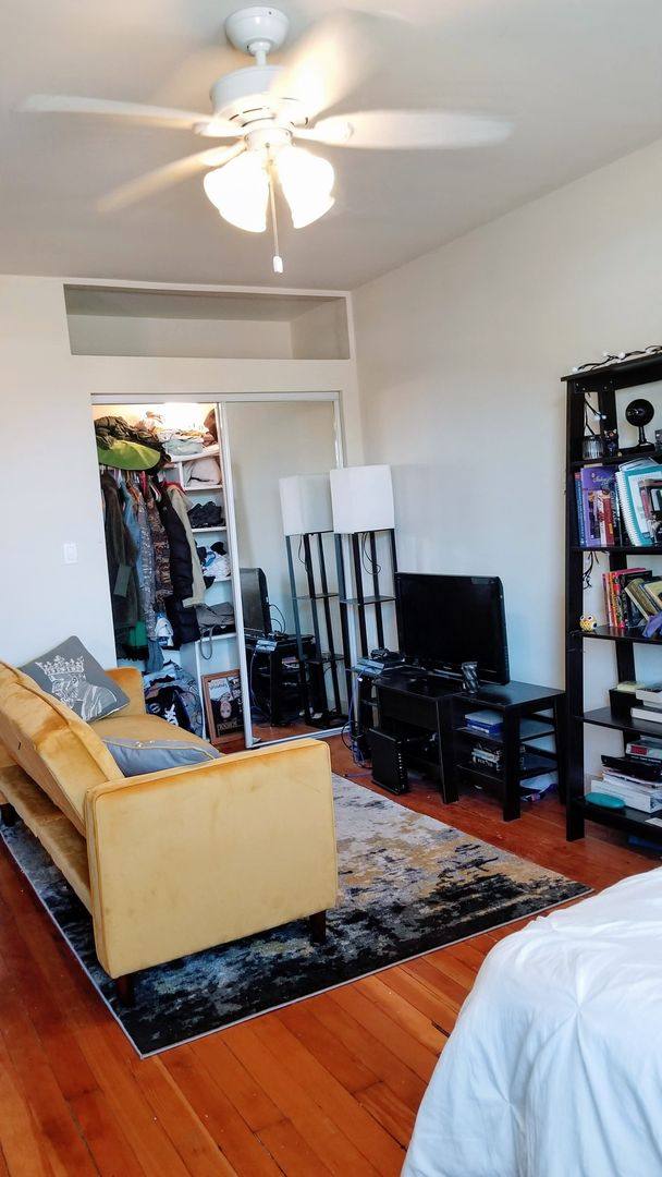 Apartment for rent at 4764 N Virginia, Chicago, IL 60625