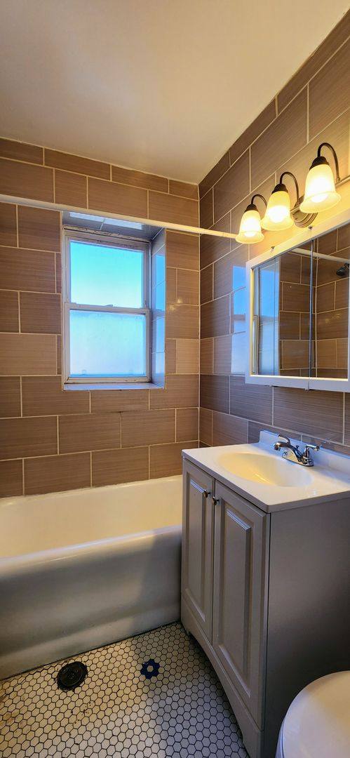 Apartment for rent at 4764 N Virginia, Chicago, IL 60625