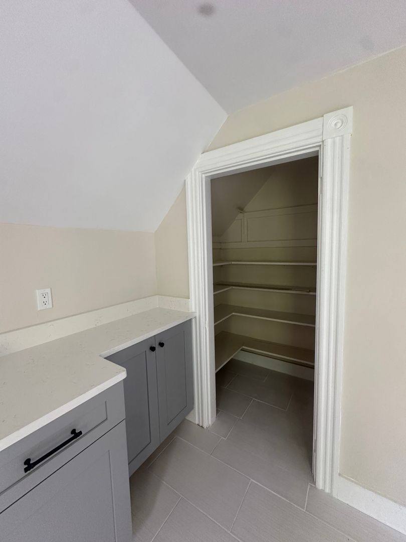 Apartment for rent at 11 Dedford St, East Greenwich, RI 02818