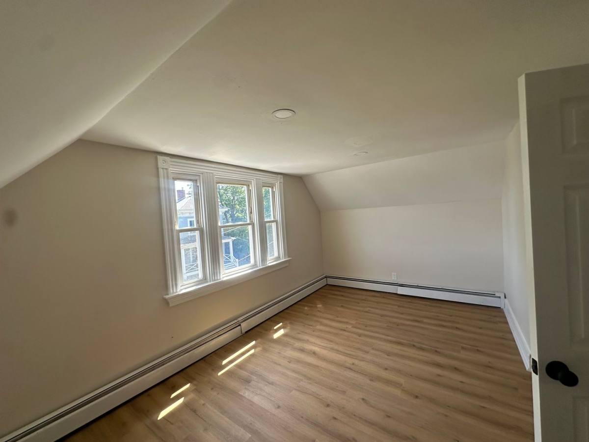 Apartment for rent at 11 Dedford St, East Greenwich, RI 02818