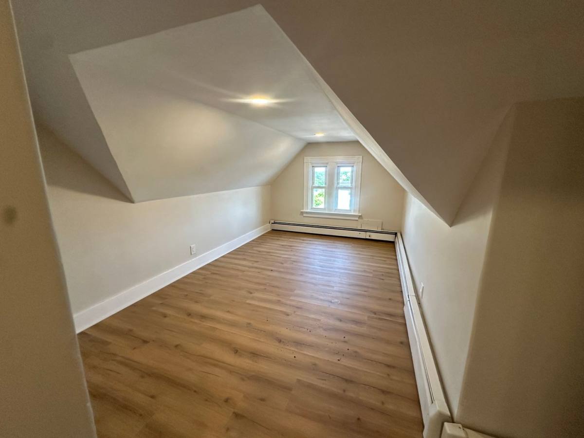 Apartment for rent at 11 Dedford St, East Greenwich, RI 02818