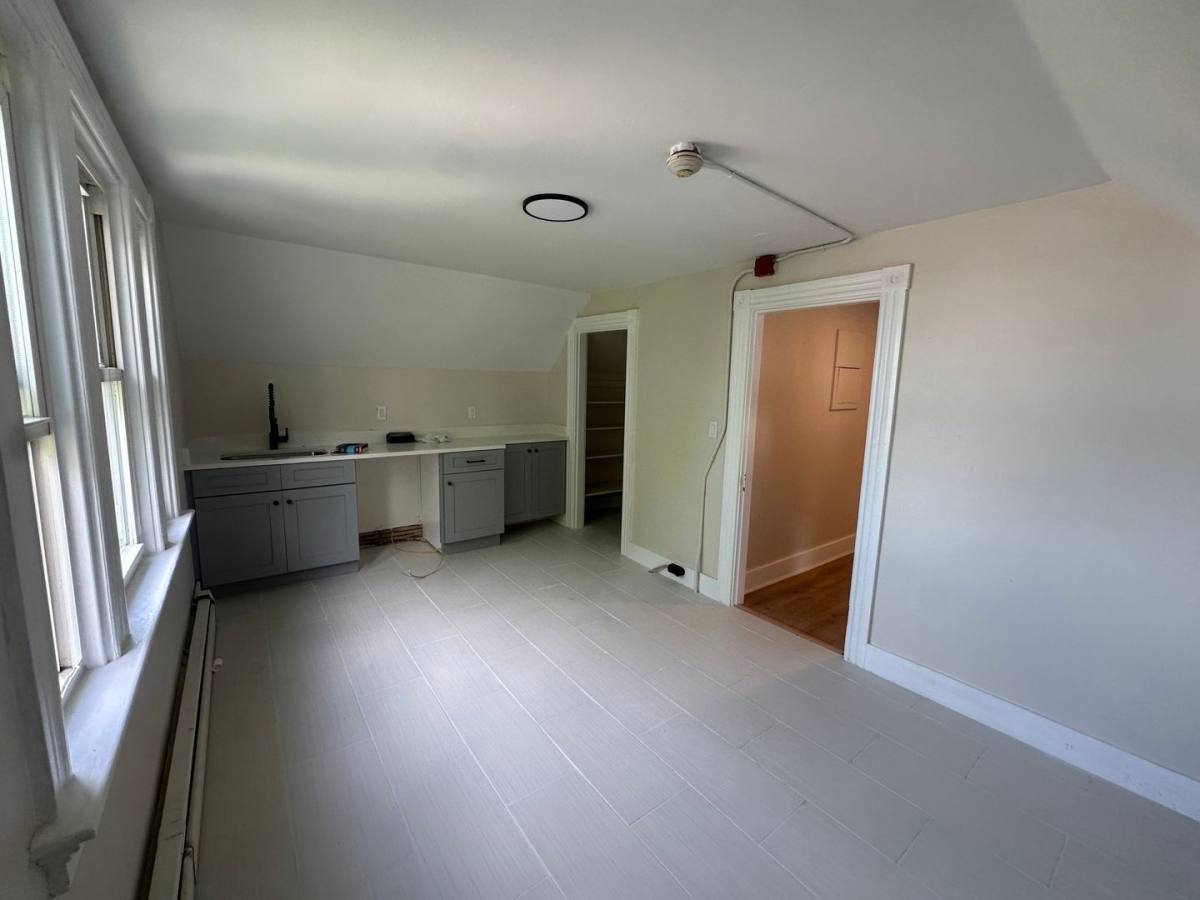 Apartment for rent at 11 Dedford St, East Greenwich, RI 02818
